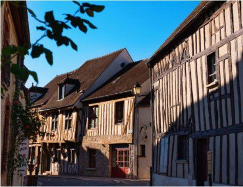 Le Gite Entre Val Et Rose Provins Eksteriør bilde